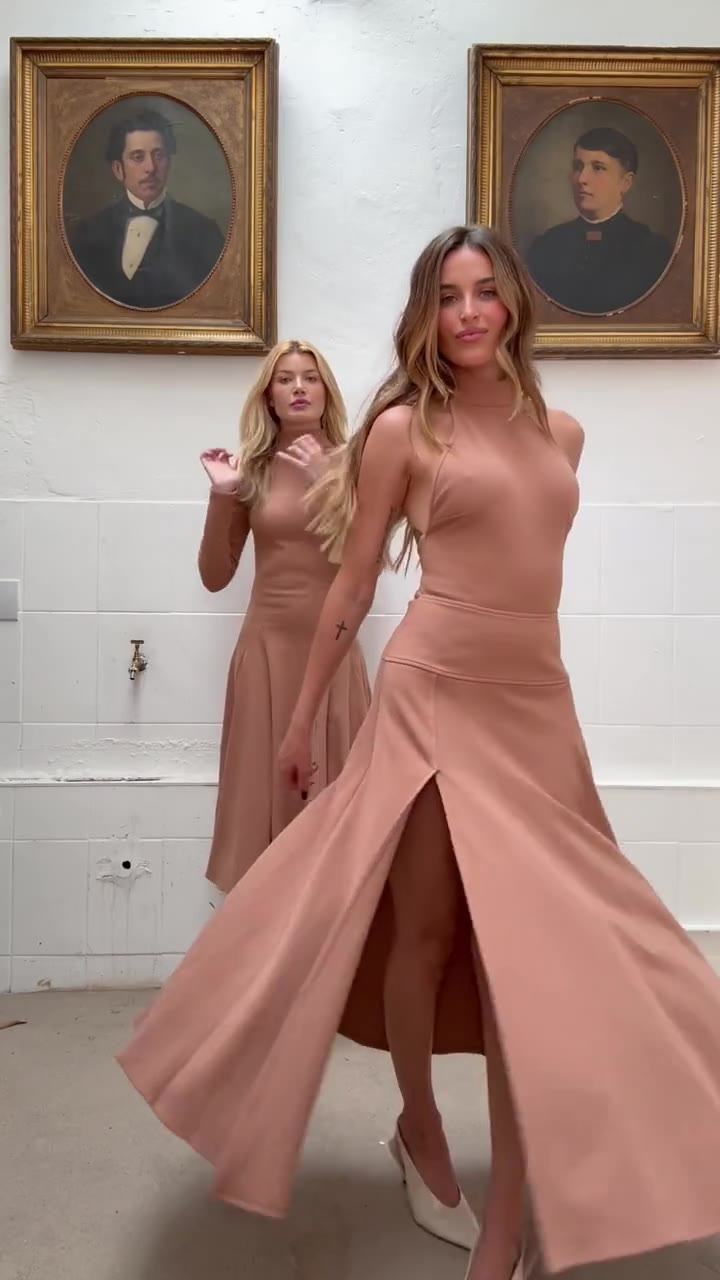 VESTIDO MIDI FRENTE UNICA COM FECHAMENTO PESCOCO MOCHA MOUSSE